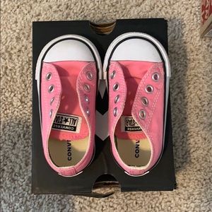 Toddler pink converse